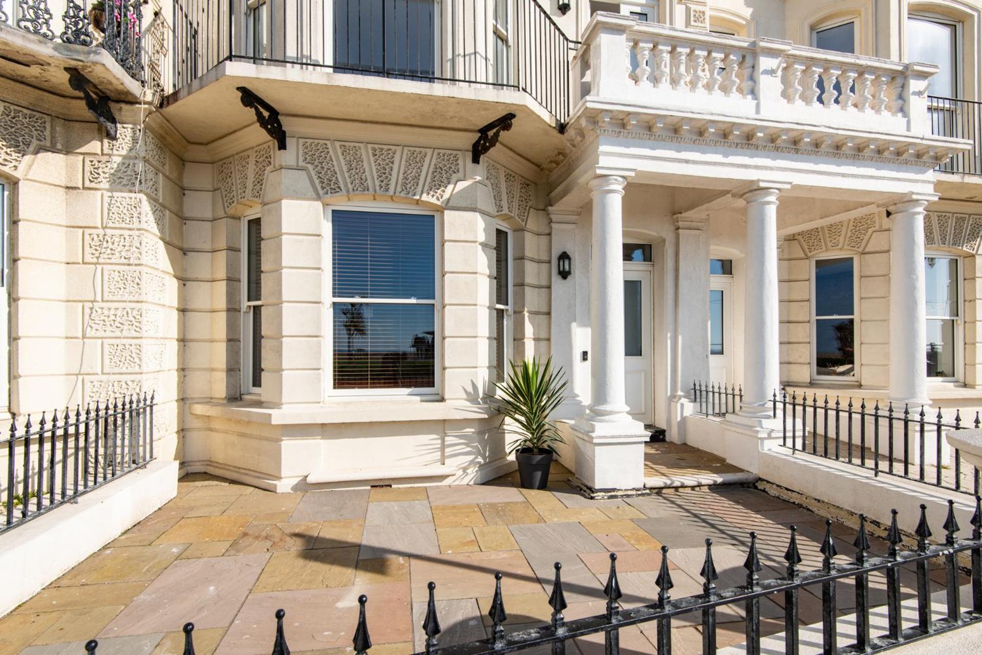 Stunning 2 Bed Apartment Sea Views And Parking Worthing Zewnętrze zdjęcie